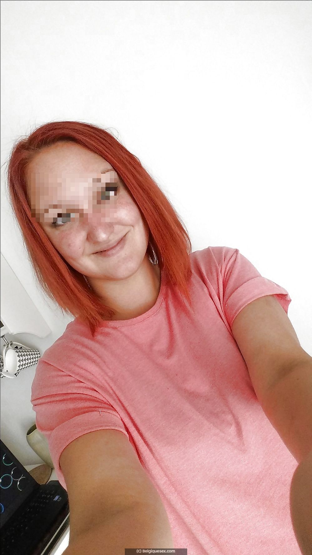 Clarisse, rousse célibataire de Bruxelles recherche rencontres calines